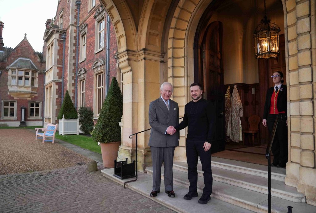 A inizio marzo Carlo ha aperto le porte della residenza di Sandringham a Zelensky (Keystone)