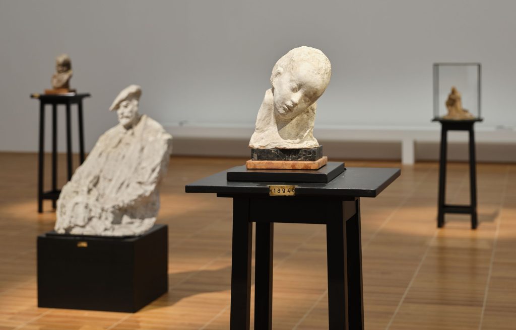 Veduta degli spazi espositivi della mostra in corso a Basilea