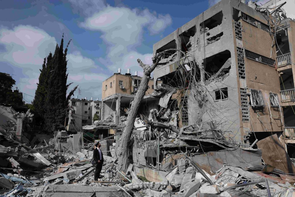 Una scuola femminile dopo che missili balistici iraniani hanno colpito Bnei Brak, città ad est di Tel Aviv (Keystone)