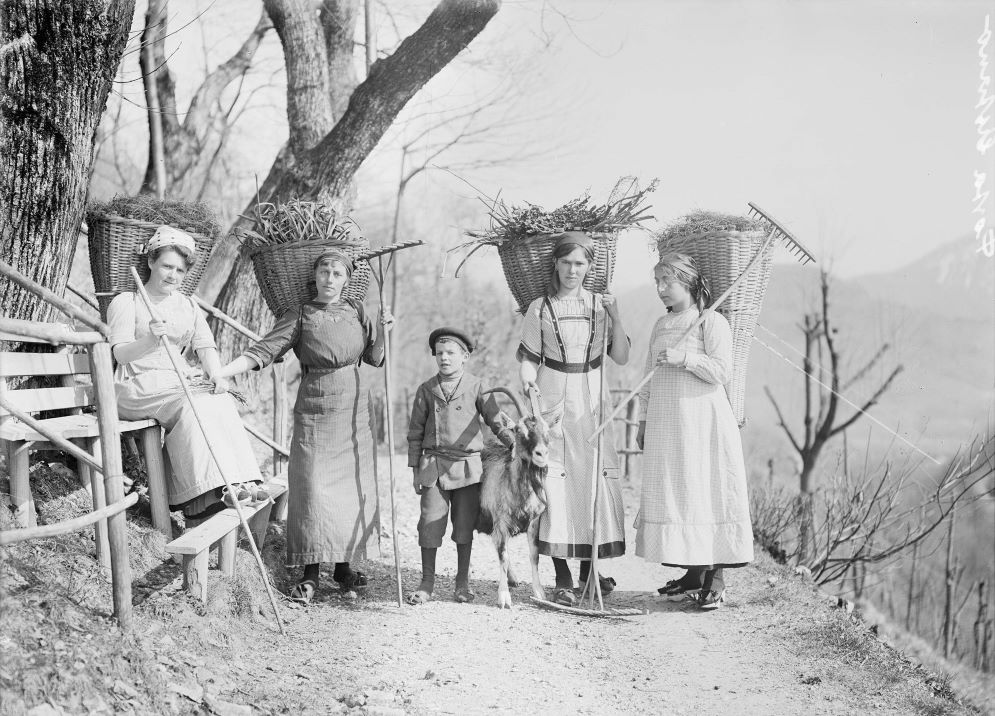 Eugenio Schmidhauser, Pensionanti dell’Albergo della Posta, Astano, 1910 circa (© Archivio di Stato del Cantone Ticino, Fondo Eugenio Schmidhauser)