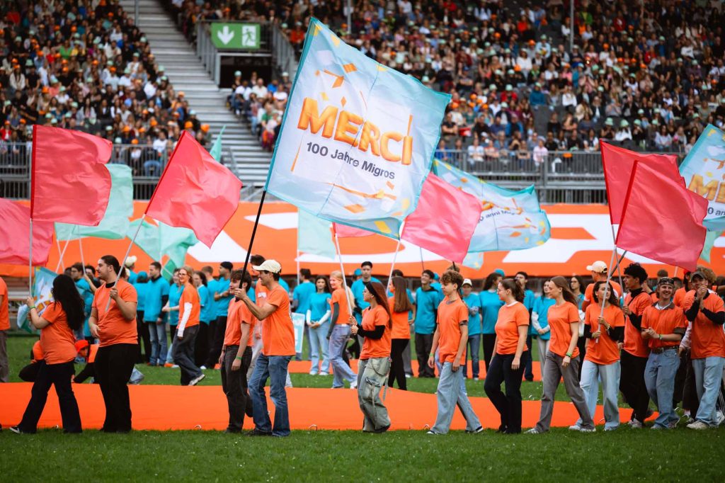 Numerosi dipendenti hanno sfilato nell'arena principale (Boostr GMBH)