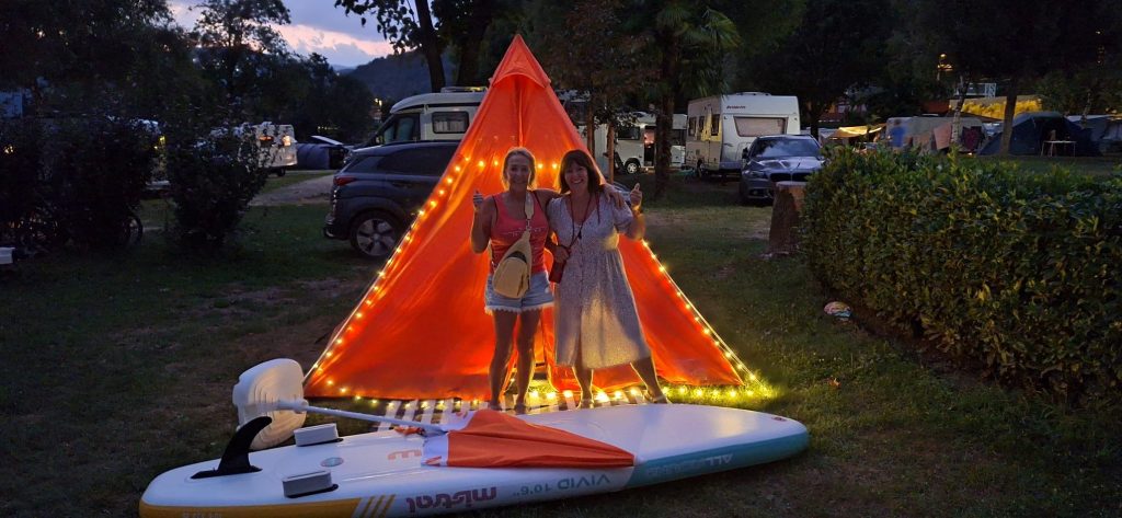 Stefania ha trascorso il weekend in riva al lago con un’amica