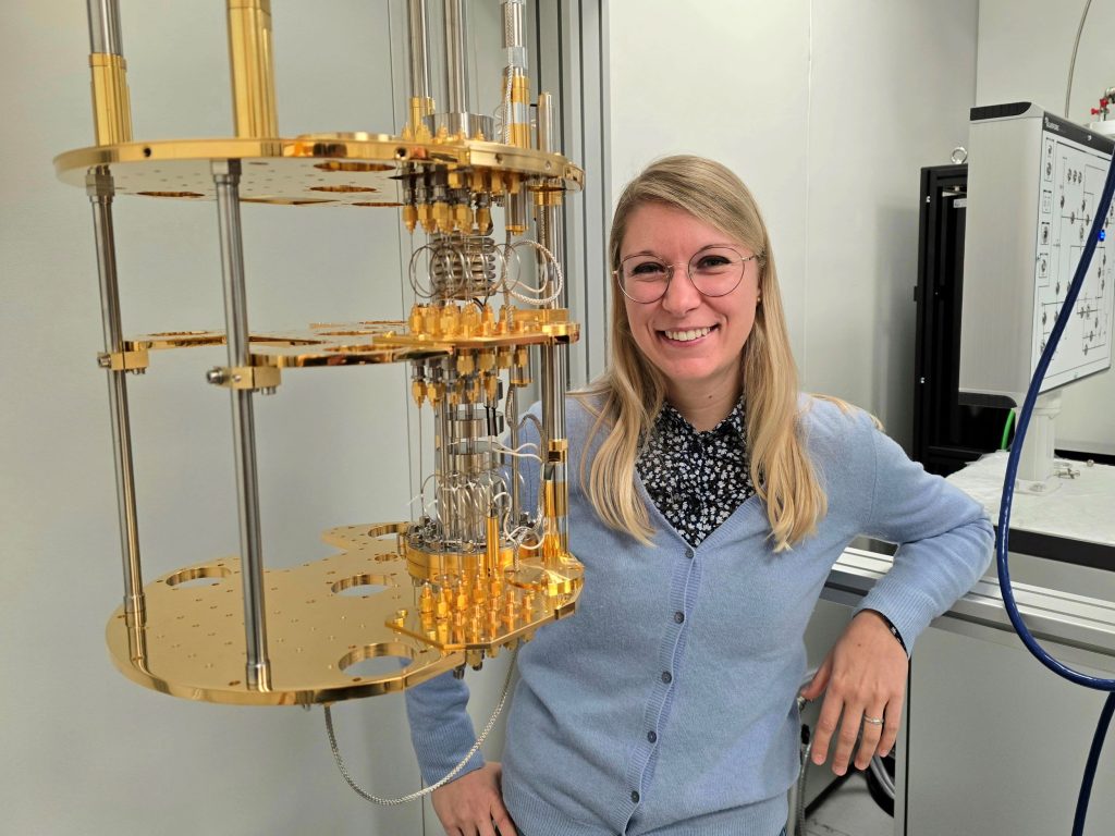 Federica Mantegazzini coordina un giovane team della Fondazione Bruno Kessel di Trento che studia i circuiti quantistici superconduttivi (sd.fbk.eu)