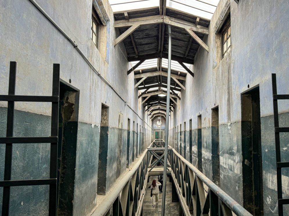 L'interno di un'ala del museo del carcere, che non è stata rinnovata e mostra le condizioni di vita durissime a cui erano sottoposti i detenuti