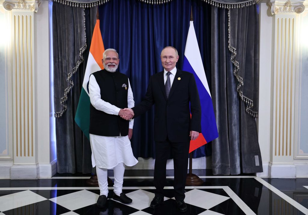 Modi e Putinal vertice dell’Organizzazione per la cooperazionedi Shanghaia Tianjin, in Cina, il 1. settembre scorso (Keystone)